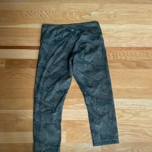 Lululemon Camo Capris 8